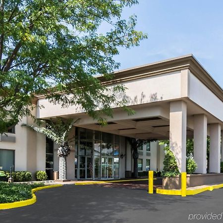 הגרסטאון Plaza Inn & Suites מראה חיצוני תמונה