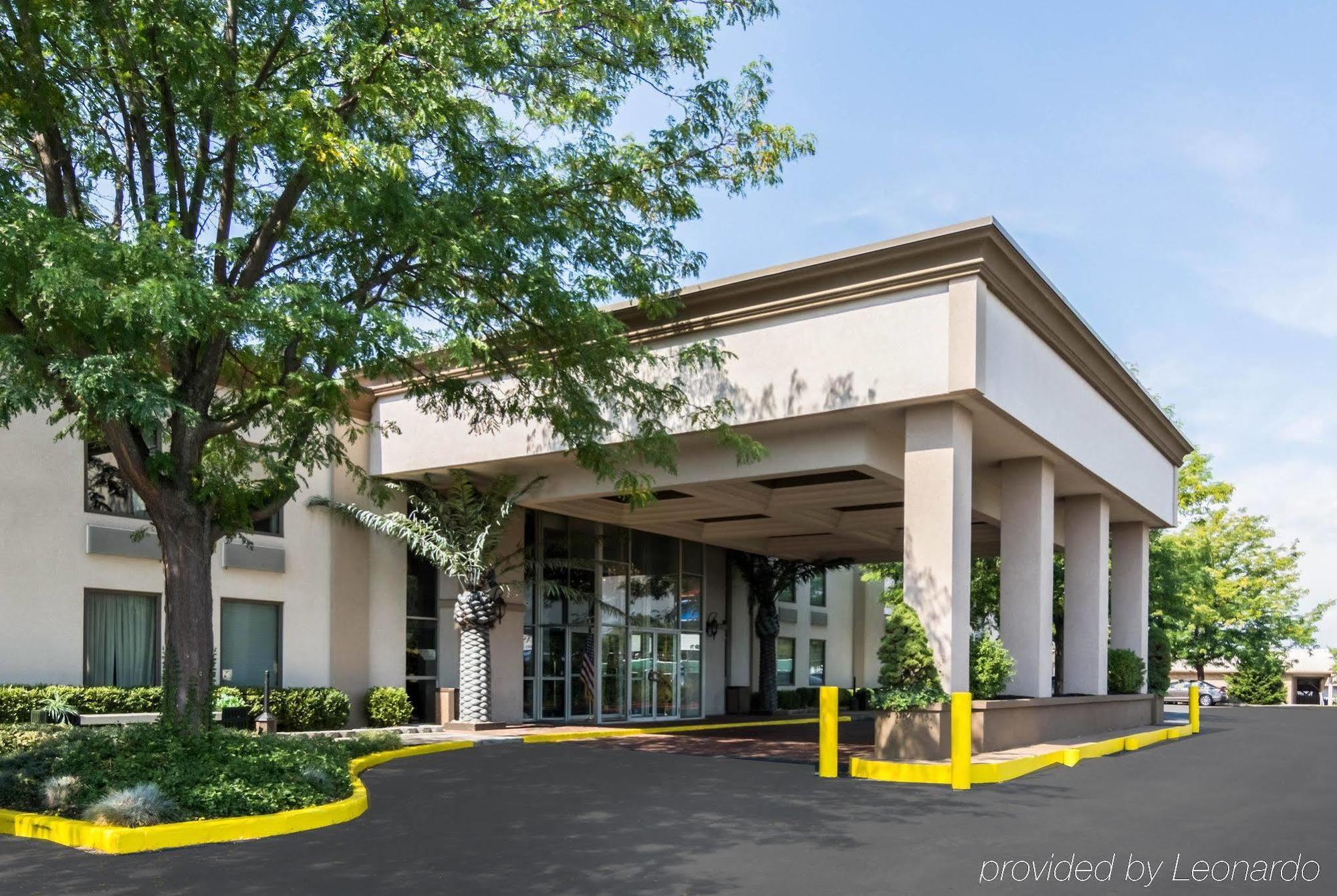 הגרסטאון Plaza Inn & Suites מראה חיצוני תמונה