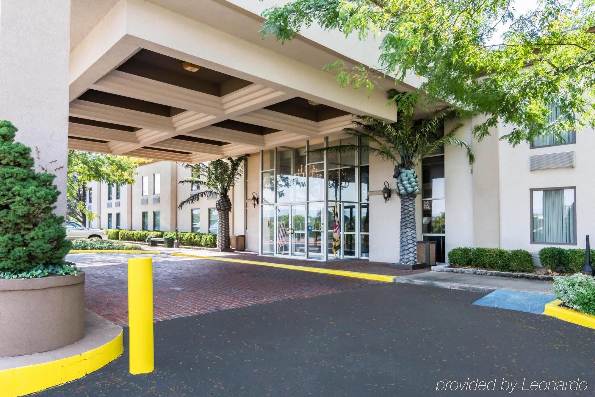 הגרסטאון Plaza Inn & Suites מראה חיצוני תמונה