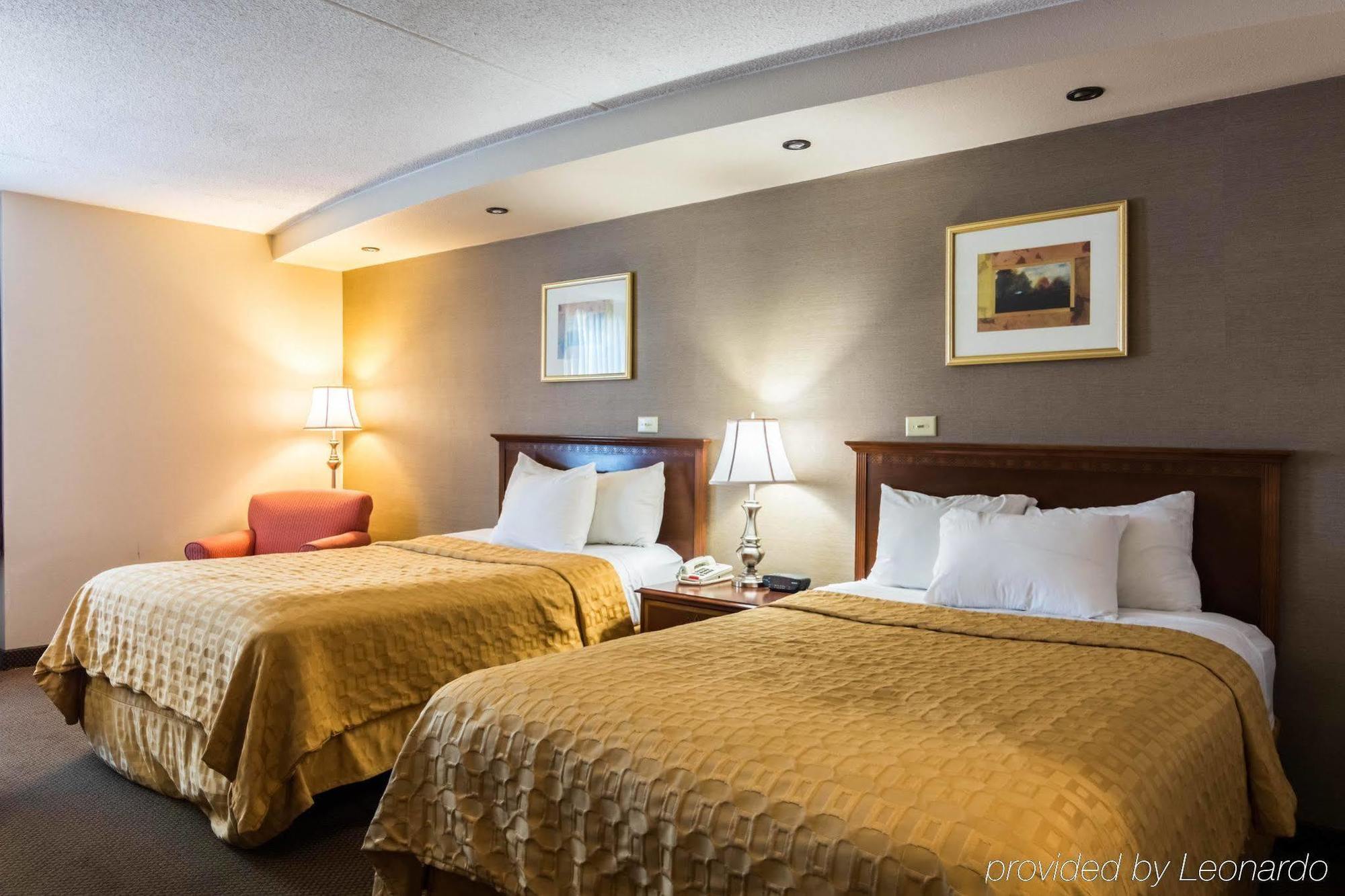 הגרסטאון Plaza Inn & Suites מראה חיצוני תמונה