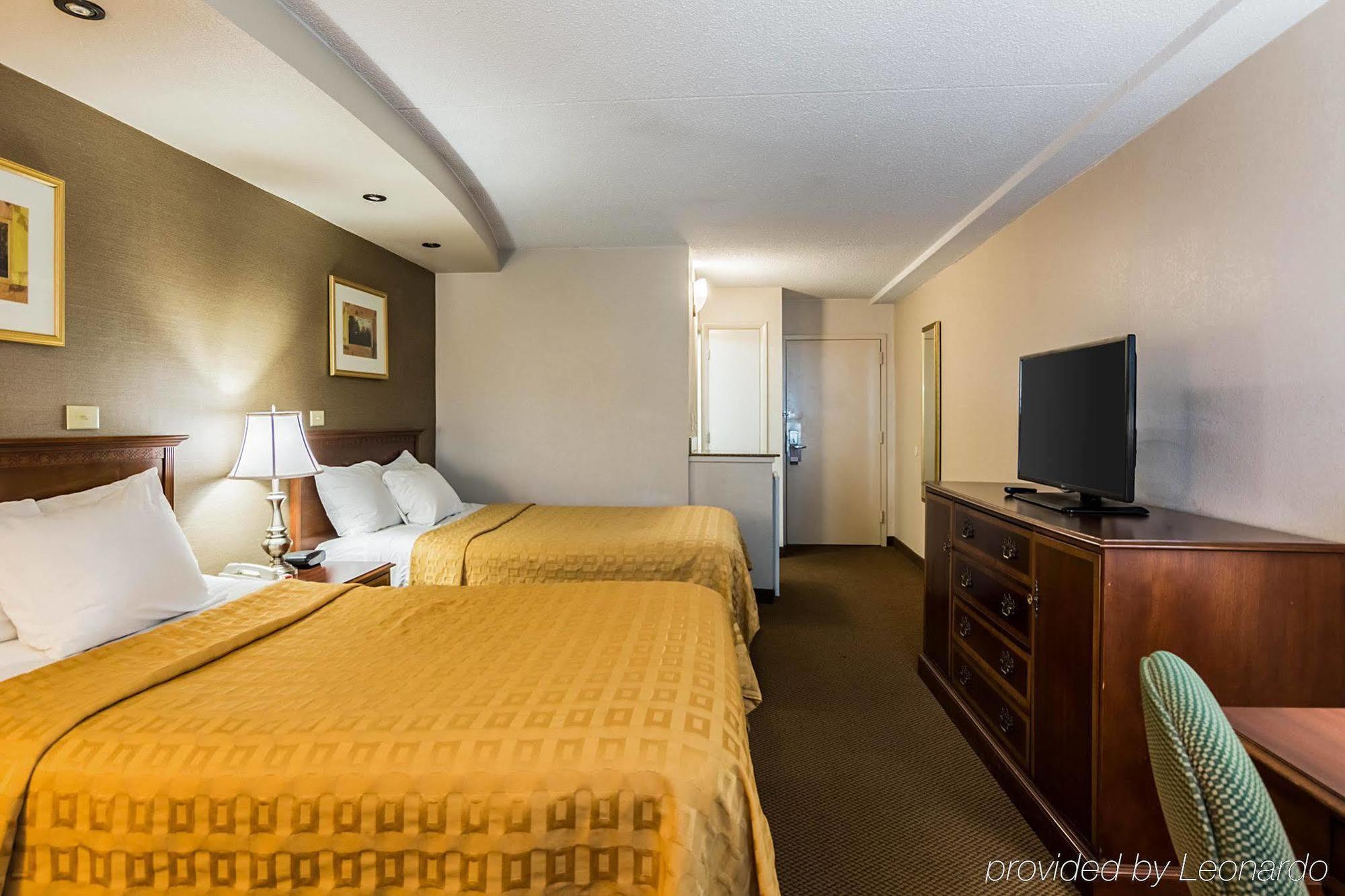 הגרסטאון Plaza Inn & Suites מראה חיצוני תמונה