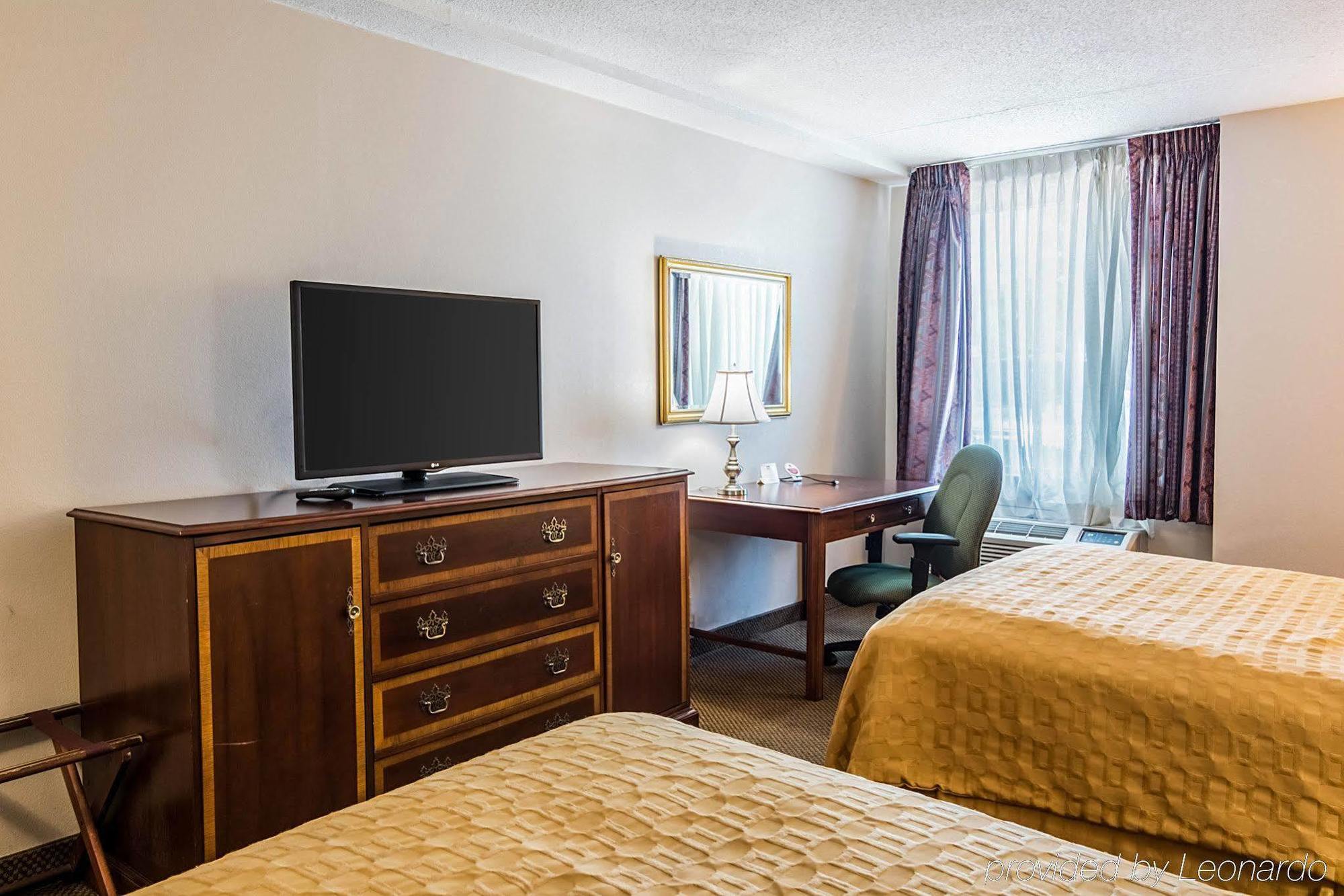 הגרסטאון Plaza Inn & Suites מראה חיצוני תמונה