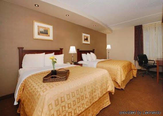 הגרסטאון Plaza Inn & Suites מראה חיצוני תמונה