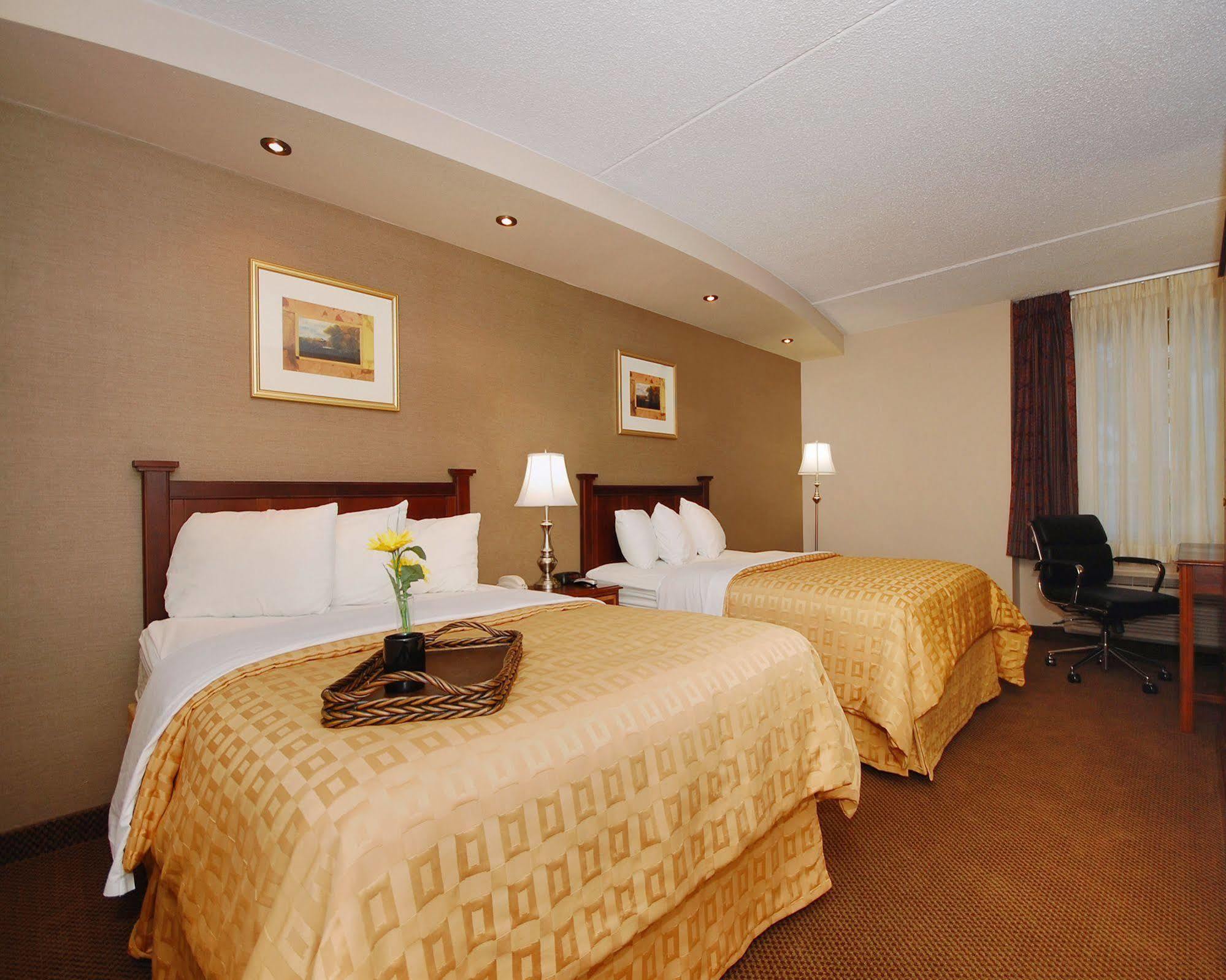 הגרסטאון Plaza Inn & Suites חדר תמונה