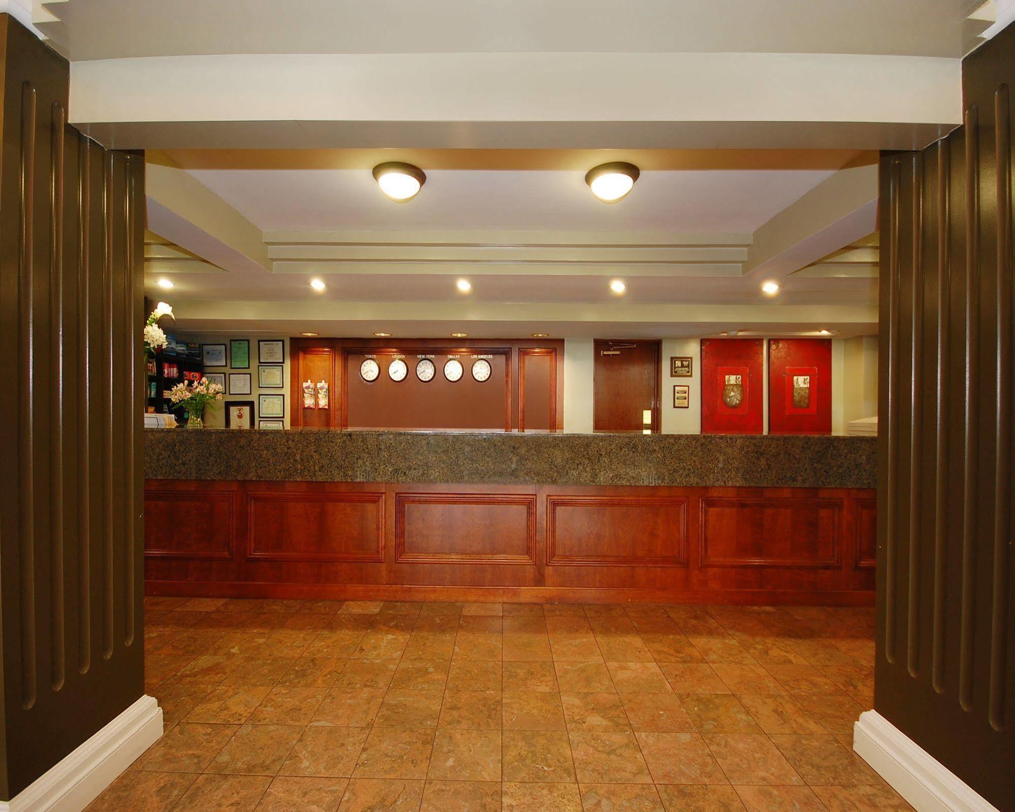 הגרסטאון Plaza Inn & Suites מראה חיצוני תמונה